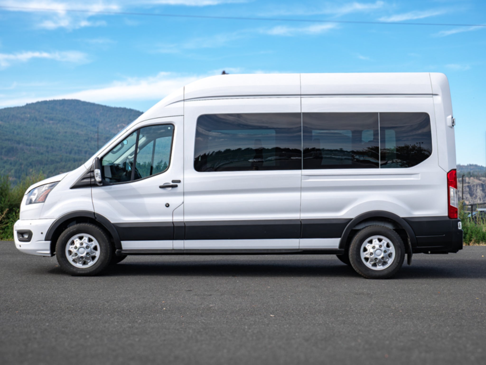 2025 Ford Transit Passenger Wagon XL