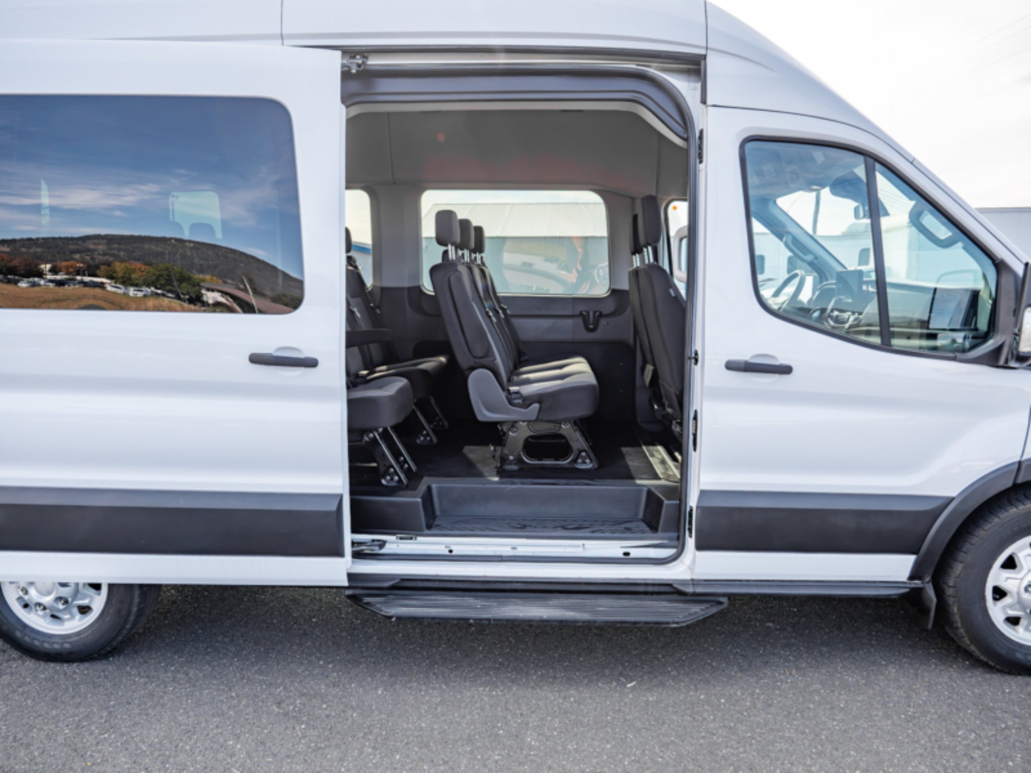 2025 Ford Transit Passenger Wagon XL