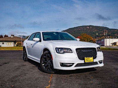 2023 Chrysler 300 Touring L