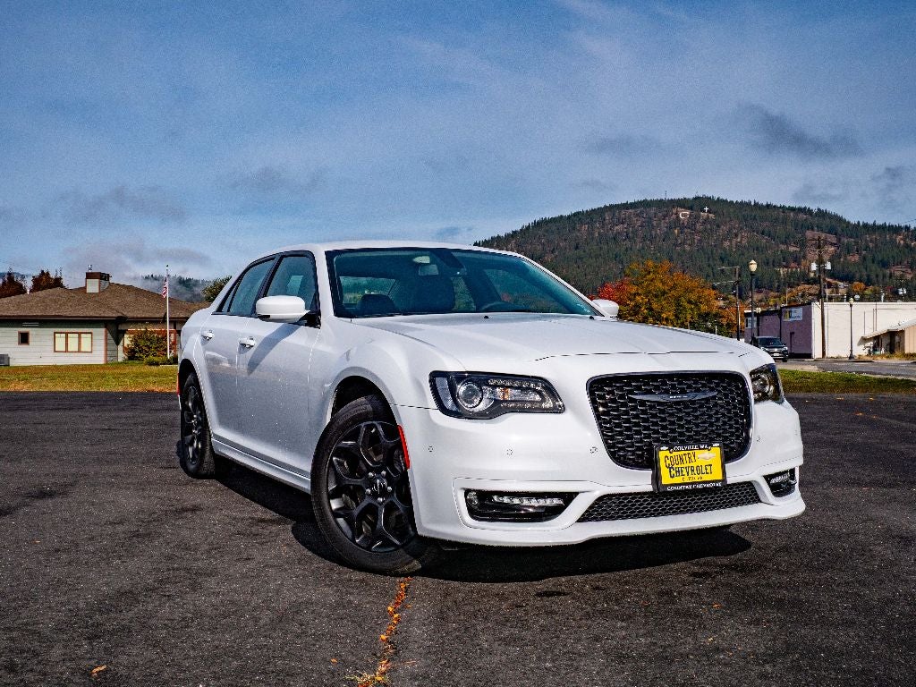 2023 Chrysler 300 Touring L