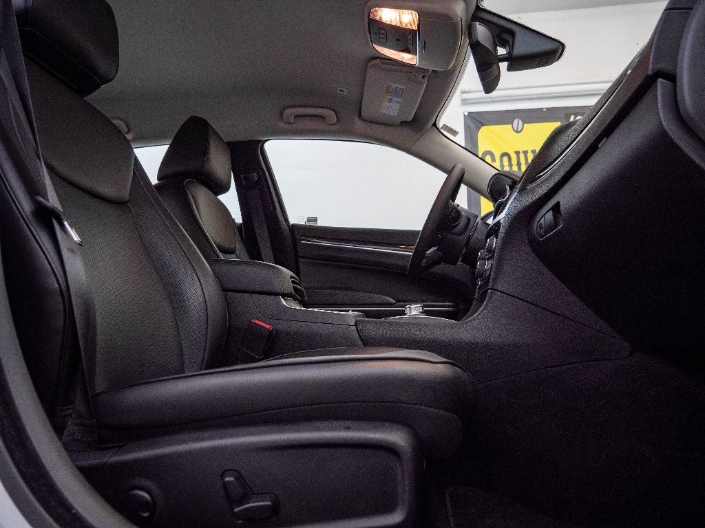 2023 Chrysler 300 Touring L