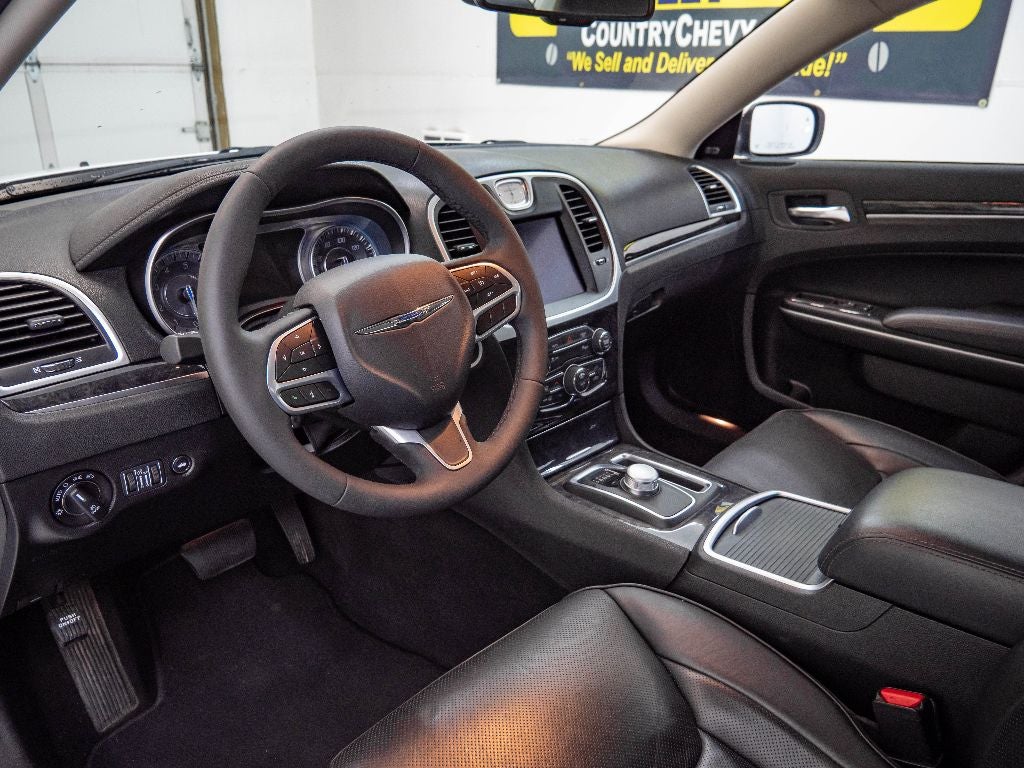 2023 Chrysler 300 Touring L