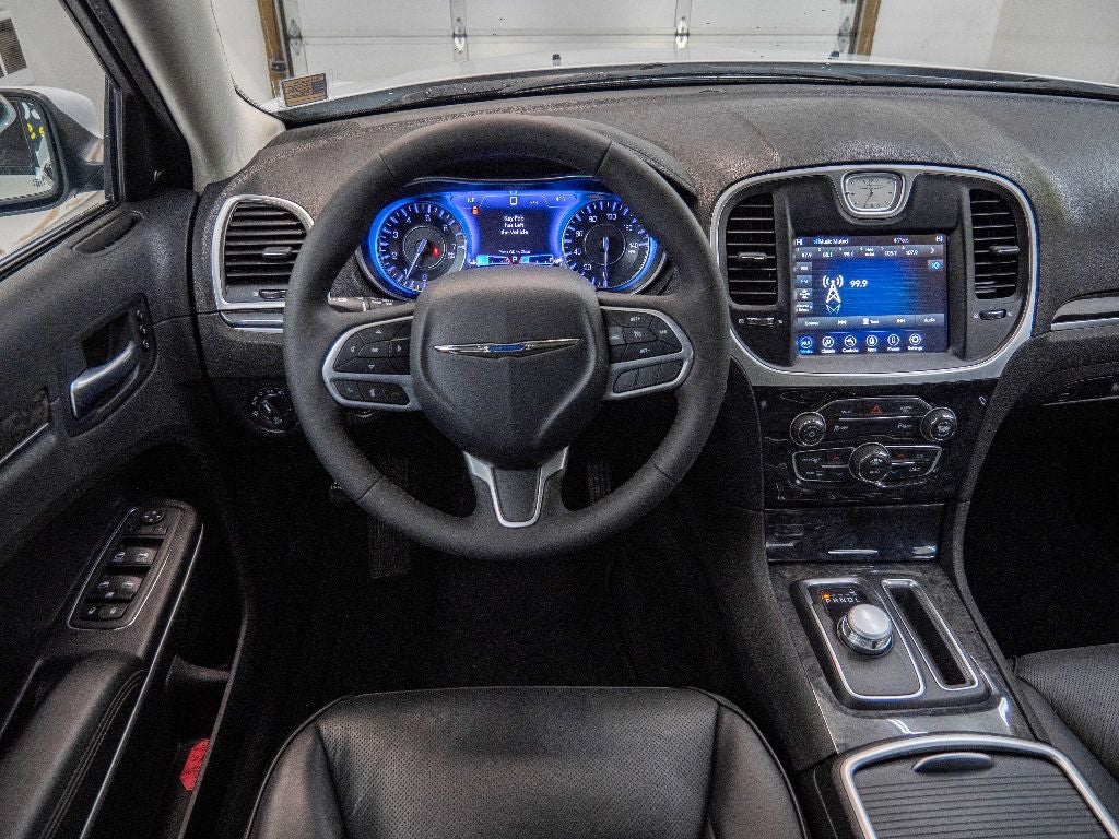 2023 Chrysler 300 Touring L