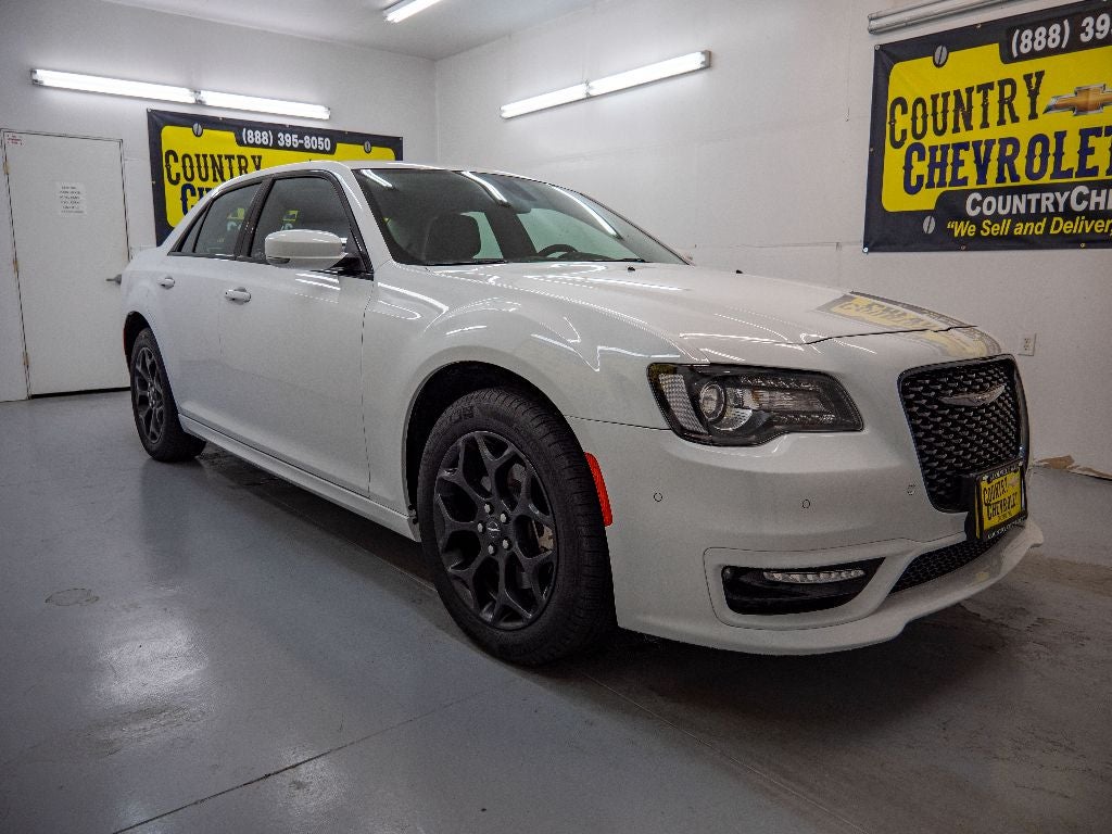 2023 Chrysler 300 Touring L