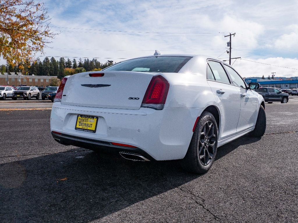 2023 Chrysler 300 Touring L