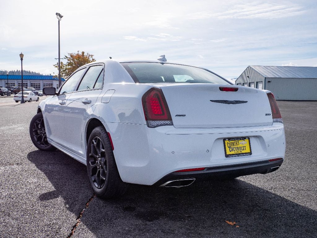 2023 Chrysler 300 Touring L