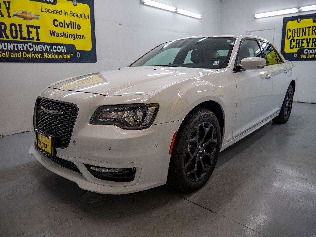 2023 Chrysler 300 Touring L