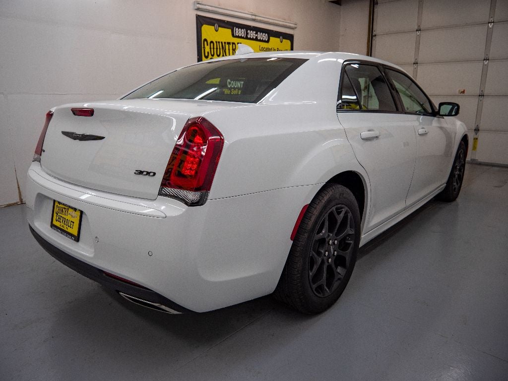 2023 Chrysler 300 Touring L