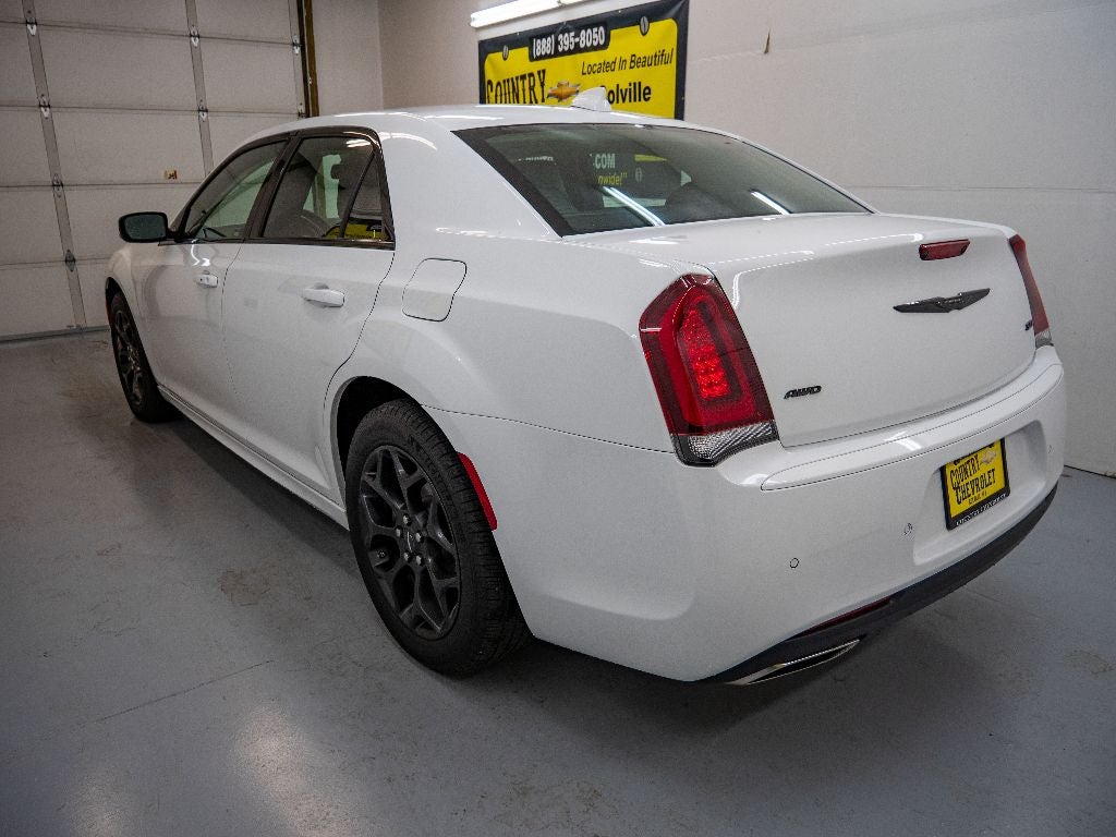 2023 Chrysler 300 Touring L