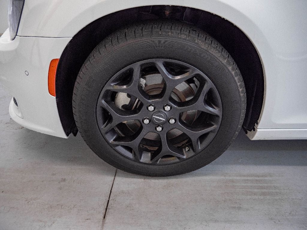 2023 Chrysler 300 Touring L